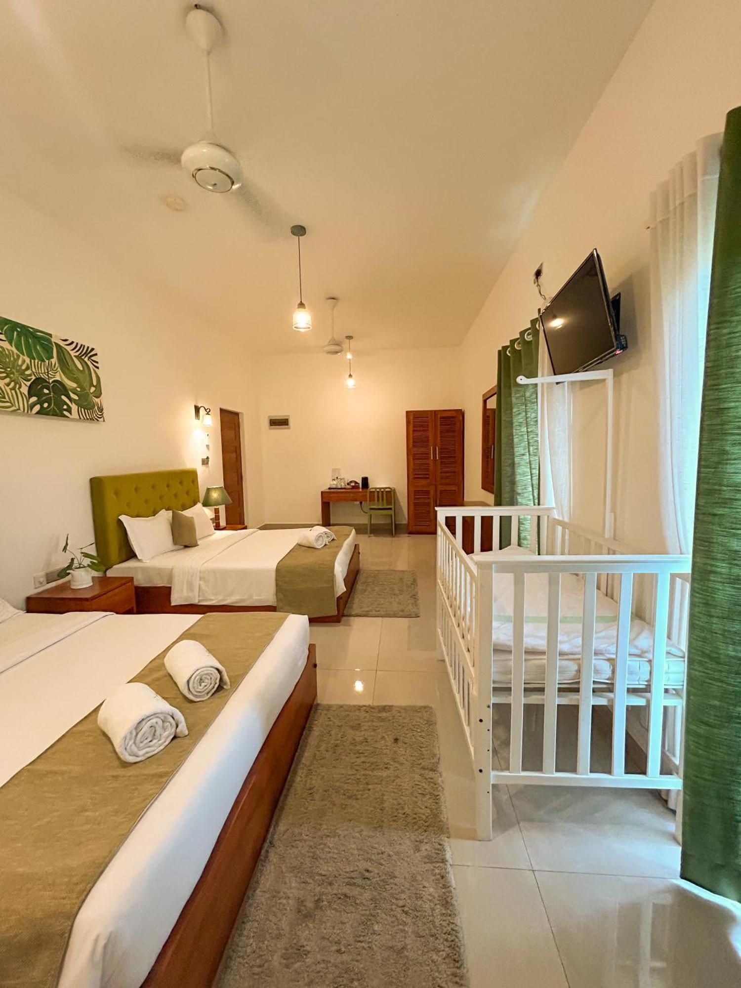 J Leaf Hotel By Blue Bird Negombo Kültér fotó